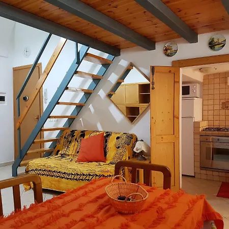 Lina's 1st Floor Гаэта